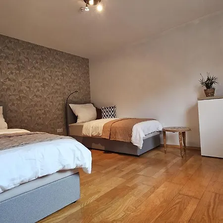 Eg Nahe Wuerzburg 10km, B19, Daa, A3, A7, A81 * Giebelstadt